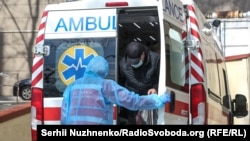 Протягом минулої доби госпіталізували 2 556 людей, 194 хворих померли, 3 839 – одужали