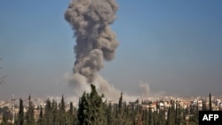 Клубы дыма от взрыва на юго-западе Алеппо, 3 ноября 2016