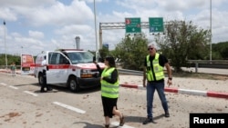 "Бен-Гурион" эл аралык аэропортуна кеткен жол хусилердин соккусунан кийин. Тел-Авив, 4-май 2025-жыл