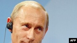 86% граждан России оценивают политическую роль президента Путина положительно, 56% респондентов в развитых странах мира - отрицательно