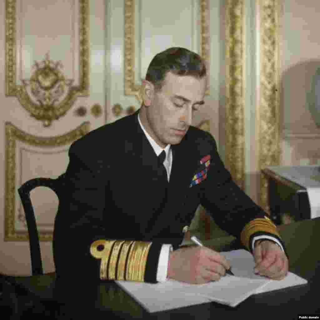 Луис Маунтбатън, генерал-губернатор на Индия по време на британското управление. През 1947 г. британските власти разделят Индия на религиозен принцип. Това разделение слага началото на най-голямата масова миграция в историята.