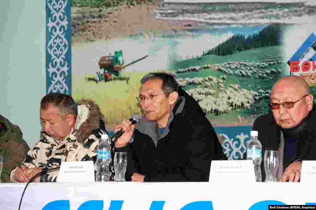 По словам министра чрезвычайных ситуаций&nbsp;Кубатбека Боронова, от жильцов поступило 3 780 заявлений. Специалисты МЧС совместно с комиссией гражданской обороны проверили все дома и зарегистрировали степень их разрушений. 