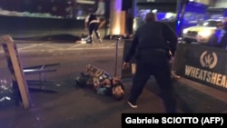 Тела погибших на месте нападения в центре Лондона. 3 июня 2017 года.   