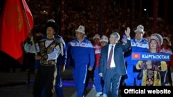 Алмазбек Атамбаев Биринчи Дүйнөлүк көчмөндөр оюндарынын ачылышында. 2014-жыл, Ысык-Көл.