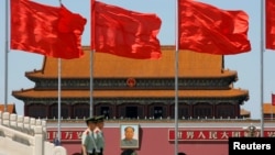 Бээжиндин борбордук  Тяньаньмэнь аянты. 16-май, 2016-жыл. 