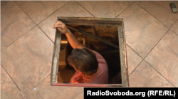 Бомбосховище, куди ховається від обстрілів родина Нещерет