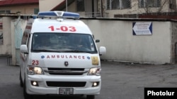 Շտապ բուժօգնության ավտոմեքենան «Նորք» ինֆեկցիոն հիվանդանոցի մոտ