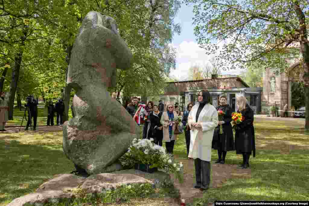 «У будучыні Беларусь стане краінай, дзе галоўная каштоўнасьць — чалавечае жыцьцё. Дзе ўлада будзе служыць людзям і адказваць за свае памылкі. Дзе не будзе месца ні ядзерным пагрозам, ні вайне», — перакананая Сьвятлана Ціханоўская.