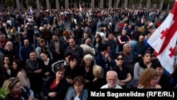 Акция протеста перед зданием парламента в Тбилиси, 3 июня 2018 г.
