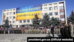 Під час церемонії відкриття Меморіалу Слави – пам'ятника учасникам бойових дій. Болград, Одеська область, 5 жовтня 2018 року