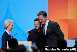 Очільниця Єврокомісії Урсула фон дер Ляєн, генеральний секретар НАТО Марк Рютте і президент України Володимир Зеленський. Саміт НАТО в Гаазі. 25 червня 2025 року