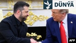 Ukrainanyň prezidenti Wolodymyr Zelenski 18-nji awgustda ABŞ prezidenti Donald Tramp bilen Ak tamda duşuşdy. Waşington, ABŞ.