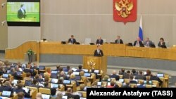 Ռուսաստան - Վարչապետ Դմիտրի Մեդվեդևը ելույթ է ունենում խորհրդարանում, արխիվ