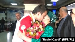 Бозгашти Қаҳрамони Осиё Баҳодур Усмонов ба Душанбе