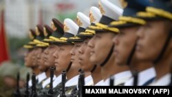 Беларустун эгемендигине арналган парадга катышкан кытайлык аскерлер, Минск, 3-июль 2018-жыл. 