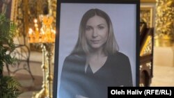 Проститься с Викторией Рощиной пришли родные, друзья и коллеги