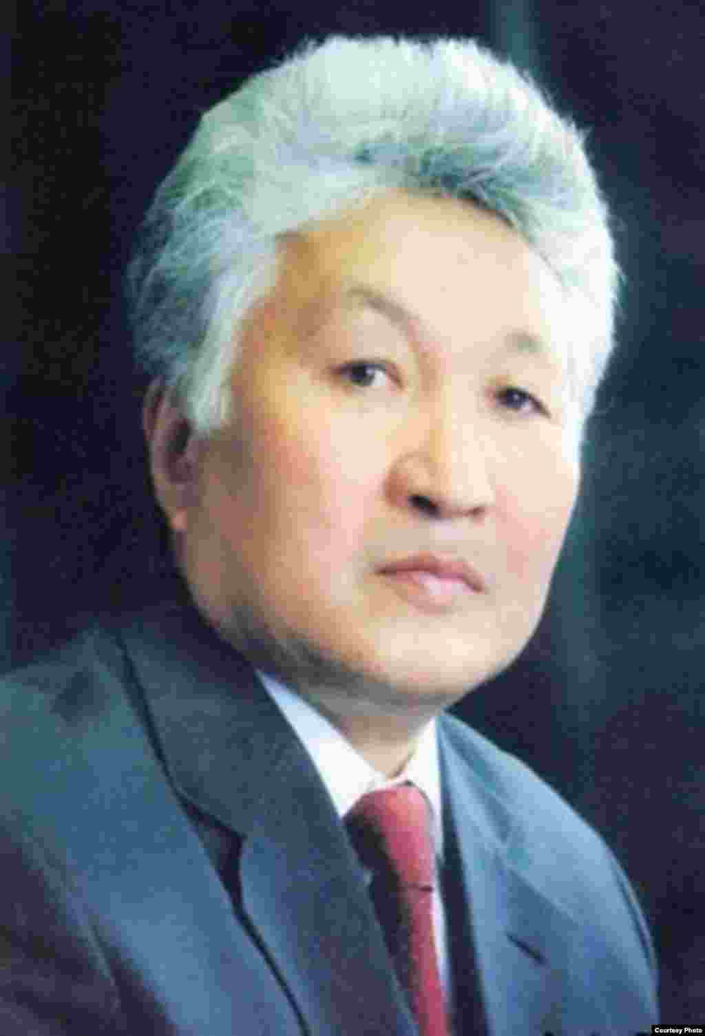 Турсунбек Чыңгышев&nbsp;(10-февраль 1992-жыл &mdash;&nbsp;13-декабрь 1993-жыл).