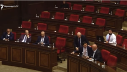 «Ոտքից գլուխ արան ես». «տղայական» լեզվակռիվ Արգիշտի Քյարամյանի և Հովիկ Աղազարյանի միջև ԱԺ-ում