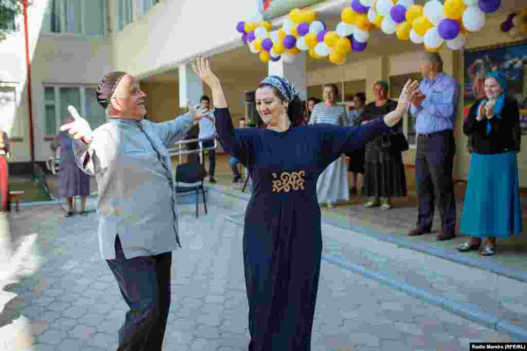 ...дора хелхарш