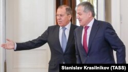 Cергей Лавров и Сироджиддин Мухриддин. Архивное фото
