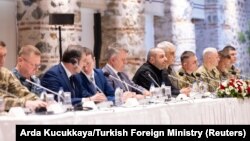 Українська делегація бере участь у першому раунді мирних переговорів у Туреччині 16 травня