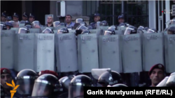 Спецназ на проспекте Баграмяна, Ереван, 26 июня
