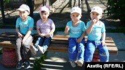 Өч игезәк олы абыйлары белән