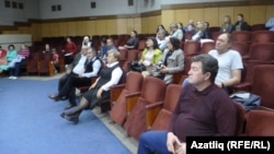 Чарада катнашучылар, алда -- Виталий Агапов