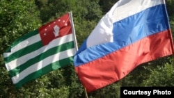 Участники круглого столав Сухуме перешли к обсуждали состояние российско-абхазских отношений