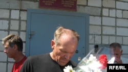 Уладзімера Кацору сустракалі кветкамі