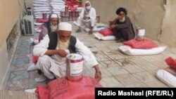 آرشیف، توزیع مواد غذایی برای فامیل های نیازمند در ولایت خوست