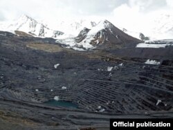 Кумтөр кениндеги негизги тилке.