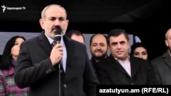 И. о. премьер-министра Армении Никол Пашинян на предвыборном митинге блока «Мой шаг» в Спитаке, 27 ноября 2018 г. 
