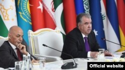 رئیسان جمهور افغانستان (چپ) و تاجیکستان در نشست استانبول- قلب آسیا