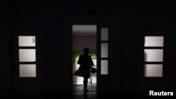 За даними компанії, для населення з 00:00 до 23:59 будуть діяти графіки погодинних відключень обсягом від 0,5 до 2,5 черг