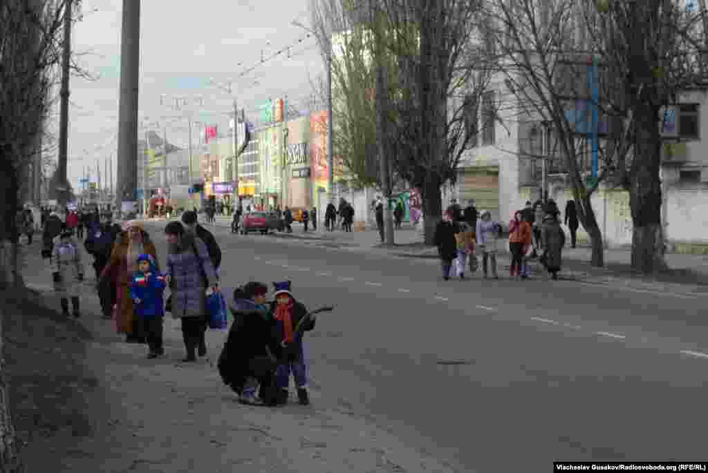 Під час навчальної &laquo;повітряної тривоги&raquo; на торговельній алеї в Херсоні, 7 люди 2015 року