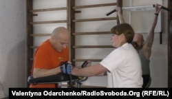 Олександр Лобанов на тренажерах після двох років нерухомості