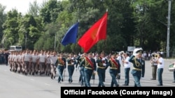 Спецсостав МЧС на параде.