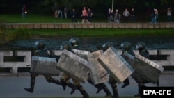 Беларустагы нааразылык акцияларын күч менен басуу аракети. Иллюстрациялык сүрөт.