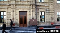 Toshkent davlat yuridik instituti chor Rossiyasi arxitekturasi namunalaridan biridir.