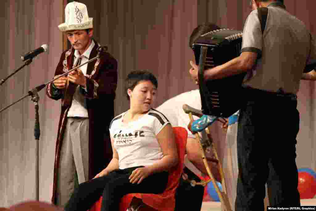 Фестивалга алыскы облустардан жалпысынан 28 катышуучу жана аларды коштогон адамдар менен 70тей адам келген.&nbsp;