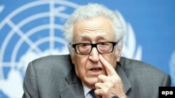 БУУнун жана Арап Лигасынын чабарманы Лахдар Брахими Женевадагы пресс-конференцияда. 26-январь 2014.