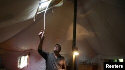 Нет никакой уверенности, что и те, кому сейчас пообещали электрическую амнистию, на сто процентов поспешат оплатить счета за два последних года. Ведь логика у многих там простая: зачем платить, если можно не платить?