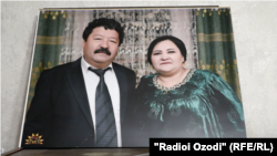 Ҳамсари Шокирҷон Ҳакимов мегӯяд, ҳар дафъа ба ин акс менигарду мегиряд