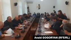 Депутаты проголосовали единогласно за два постановления