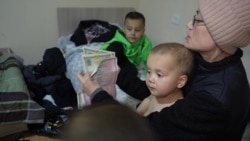 
«Меня называли чернильницей». Россиянка с четырьмя детьми сбежала из России к мужу в Таджикистан, но у того оказалась другая семья
