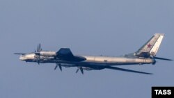 Российский турбовинтовой стратегический бомбардировщик-ракетоносец Ту-95