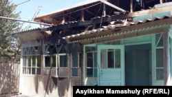 Дыйкан айылындагы талкаланган үйлөрдүн бири