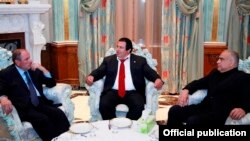 Armenia - Levon Ter-Petrosian (L), Gagik Tsarukian (C) and Raffi Hovannisian meet in Yerevan, 10Apr2014.