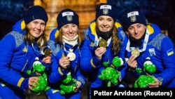 Біатлоністки жіночої збірної України (зліва направо) Анастасія Меркушина, Віта Семеренко, Юлія Джима і Валентина Семеренко здобули третє місце в естафеті 4х6 км на чемпіонаті світу з біатлону в шведському Естерсунді, 16 березня 2019 року